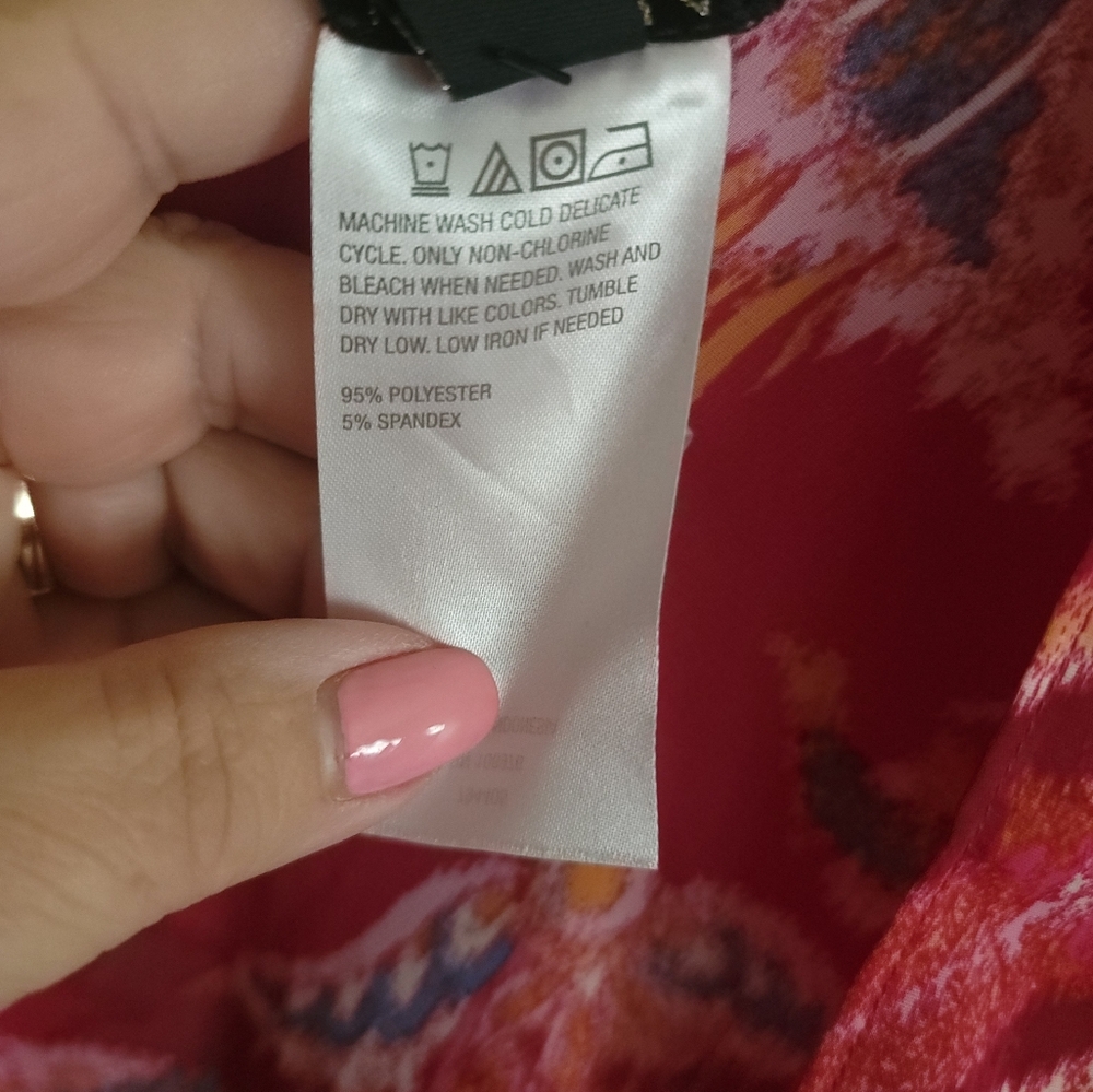 NWT Iman Plus Sz One SZ Fits Most Red Floral Wrap Shawl - Picture 6 of 7